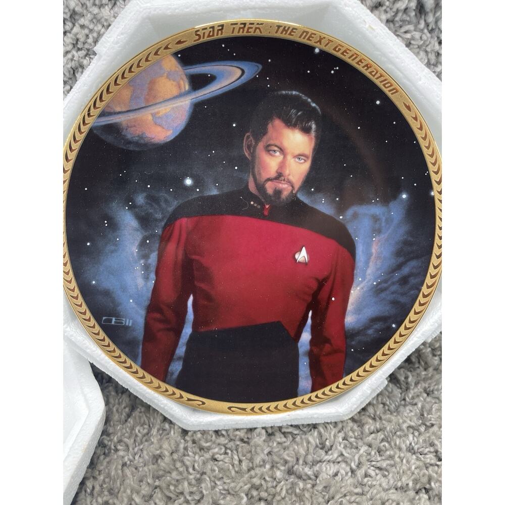 The Hamilton Collection Commander William T Riker Star Trek Plate Collection - Picture 2 of 12
